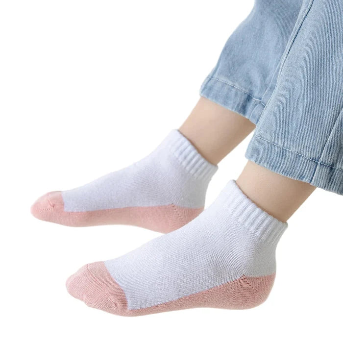Five pairs of Habicare cotton socks for boys and girls aged 1 to 12, featuring colorful patterns and soft, breathable fabric.