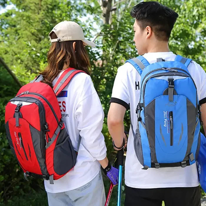 Habicare SS day backpack with multiple compartments and padded straps, suitable for daily use and outdoor activities.