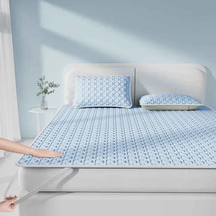 Cooling latex mattress pad from ShopHub NZ, showing plush surface and breathable design for enhanced sleep comfort.