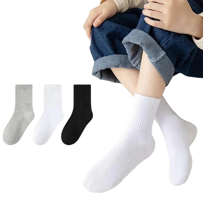 Set of five Habicare cotton sport socks in various colors for children aged 3–13, designed for comfort and active wear.