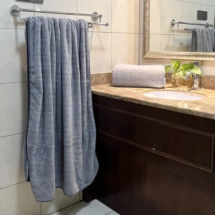 Extra large ShopHub NZ bath towel measuring 27x55 inches, soft and absorbent for comfortable drying.