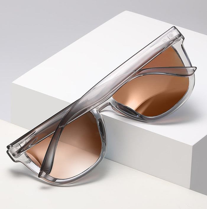 Sport sunglasses with HD polarized lenses, blue ray protection, hydrophobic coating in four colors, ideal for active wear.