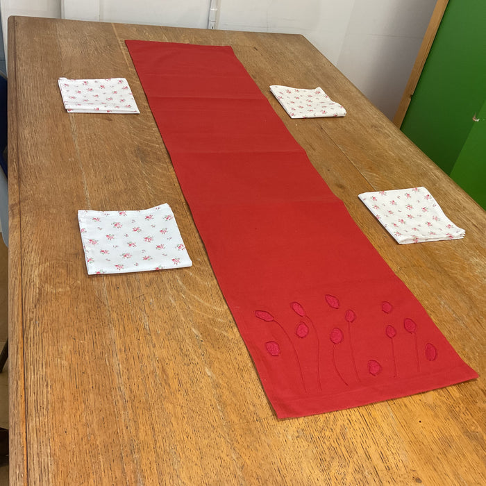 Paula Stapleton - Organic Table Runner with Napkins