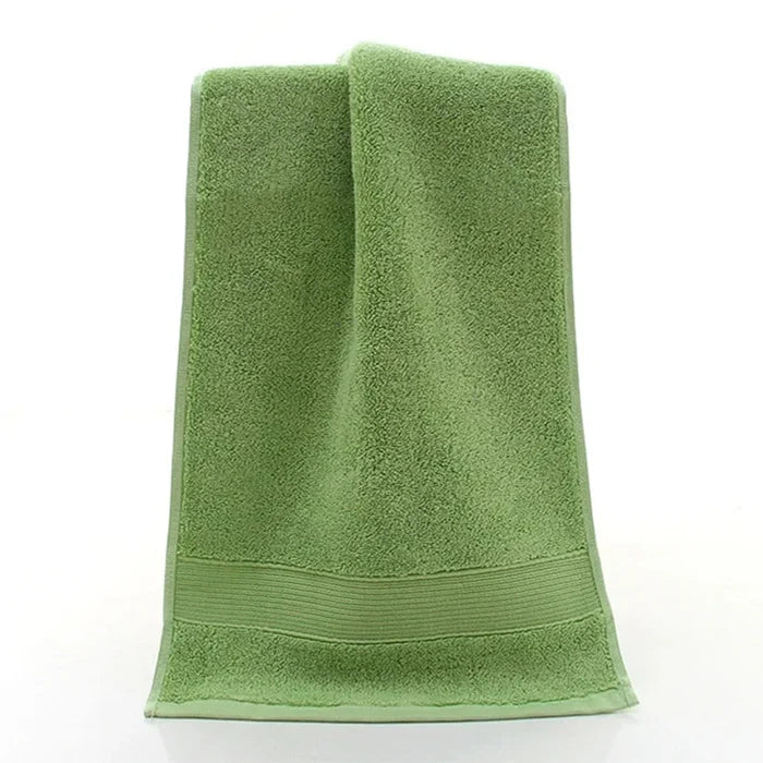 Soft, plush 100% cotton bath towel from ShopHub NZ with quick-drying, highly absorbent 600GSM fabric.